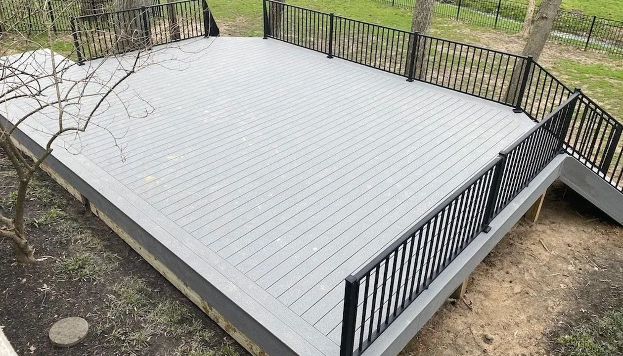 Trex Select Pebble Grey deck