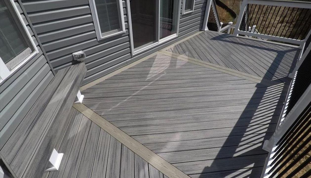 Trex Transcend Island Mist with Gravel Path Border and custom bench