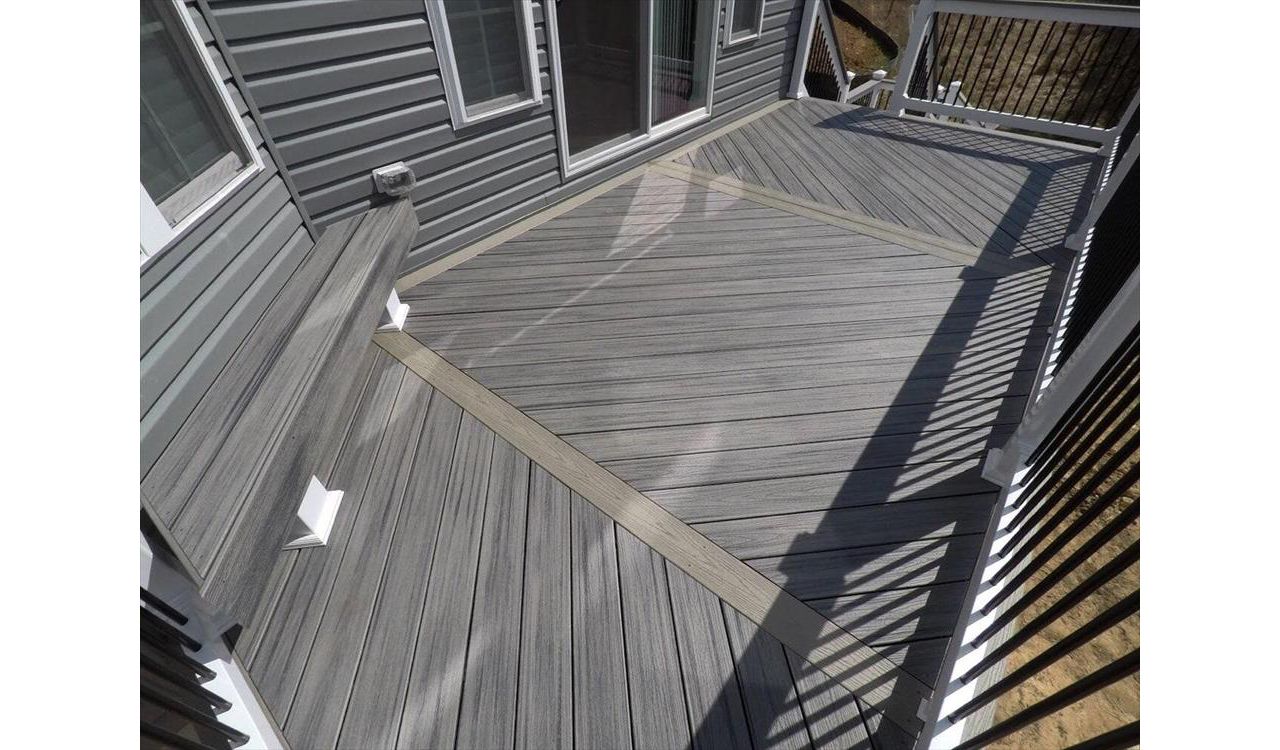 Trex Transcend Island Mist with Gravel Path Border and custom bench