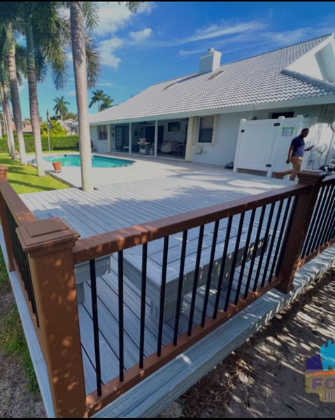 Trex Enhance Naturals foggy wharf decking and Trex enhance railing