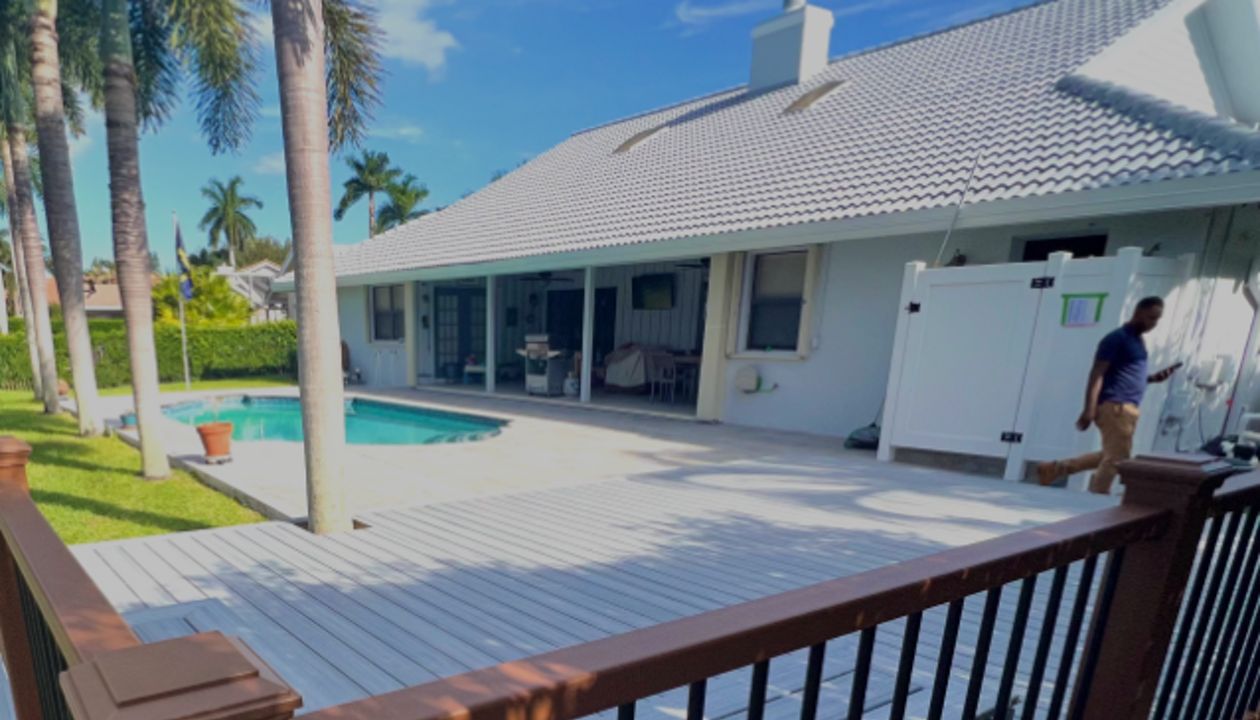 Trex Enhance Naturals foggy wharf decking and Trex enhance railing