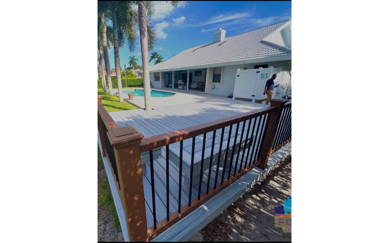 Trex Enhance Naturals foggy wharf decking and Trex enhance railing