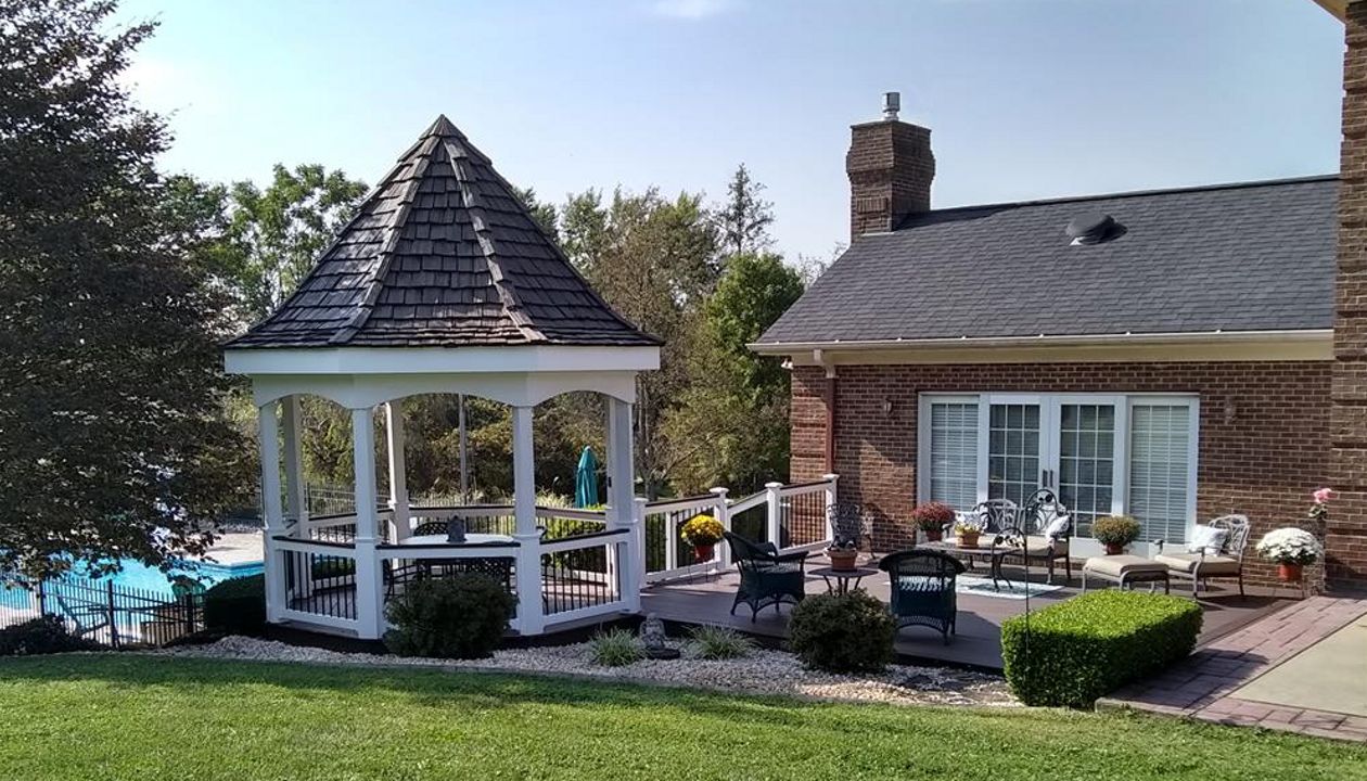 Trex Transcend deck in Vintage Lantern