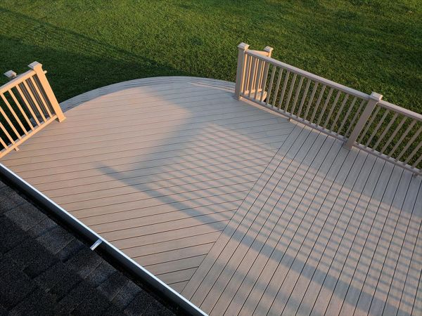 Custom Trex Rope Swing curved deck in Redding CA with Trex Transcend railing and multiple stairways. Majestic Builders is proud to provide top quality composite decks that will last a lifetime.