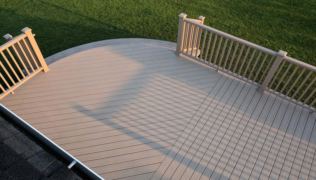 Custom Trex Rope Swing curved deck in Redding CA with Trex Transcend railing and multiple stairways. Majestic Builders is proud to provide top quality composite decks that will last a lifetime.