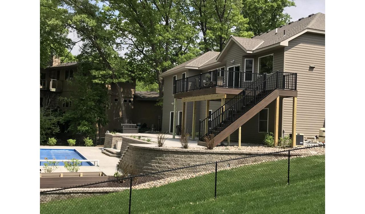 Trex transecnd spiced rum deck with Signature rail - Twin Cities Metro