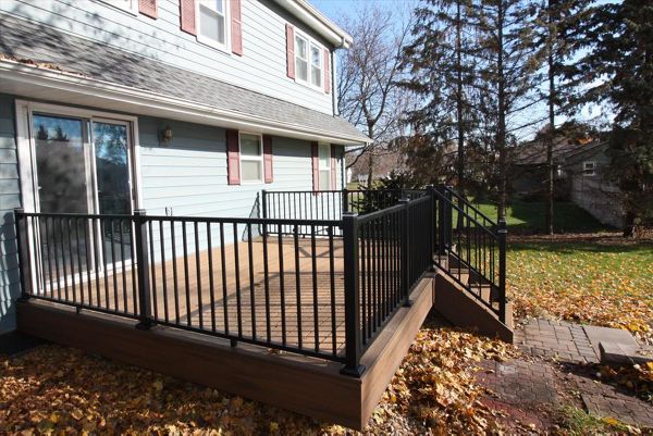 Trex Transcend Havana Gold & Spiced Rum with Trex Signature Charcoal Black Aluminum Railing, Trex Signature Post Cap Lights, & Trex Aluminum Gate