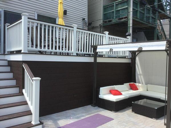 Trex Transcend Vintange Lantern Deck with Lounge Area