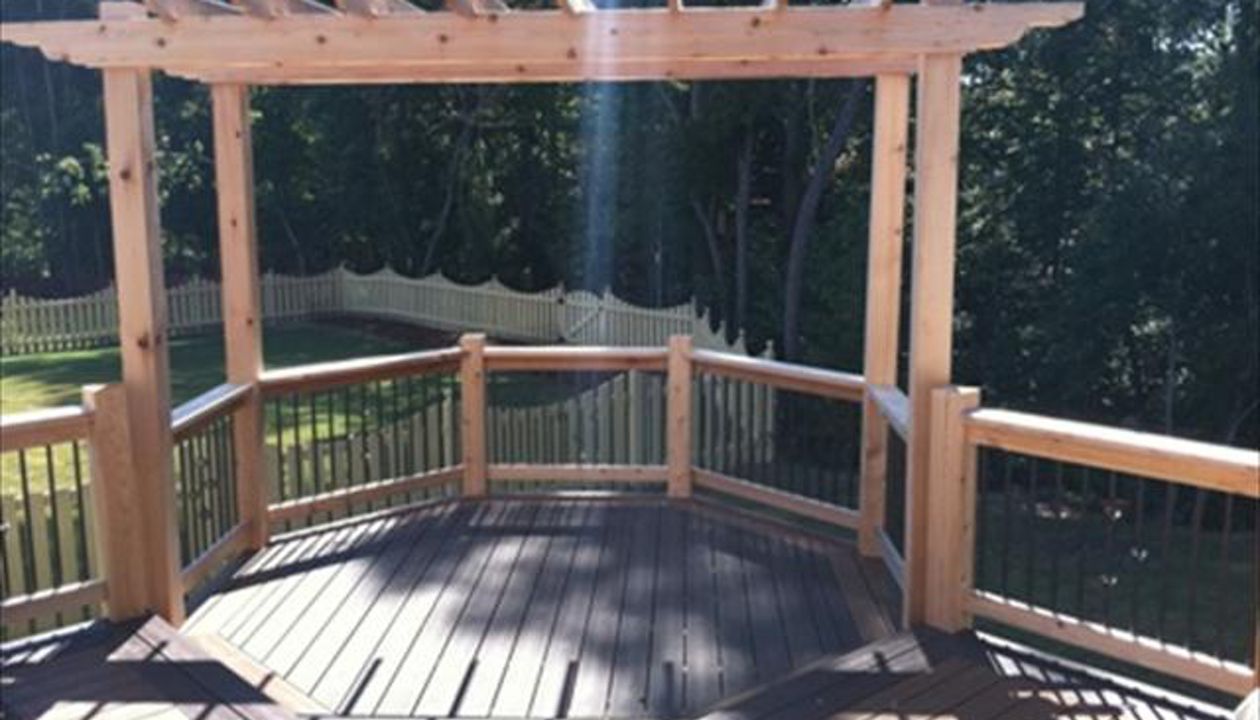 Trex Transcend Vintage Lantern border with Tree House