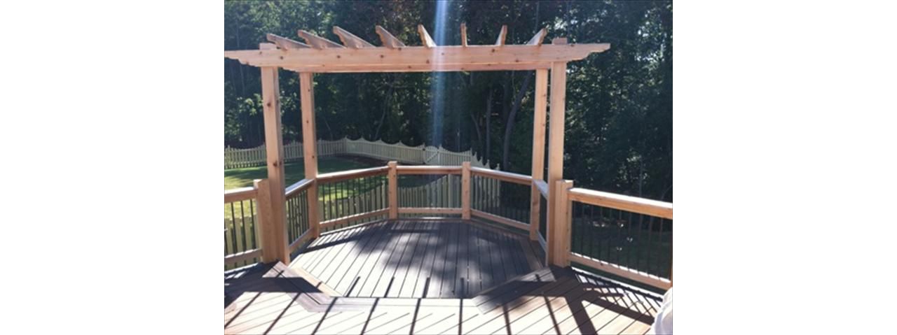 Trex Transcend Vintage Lantern border with Tree House