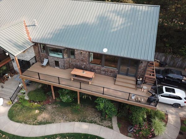 Trex Decking with Trex Signature Cocktail Rail Newberg, OR