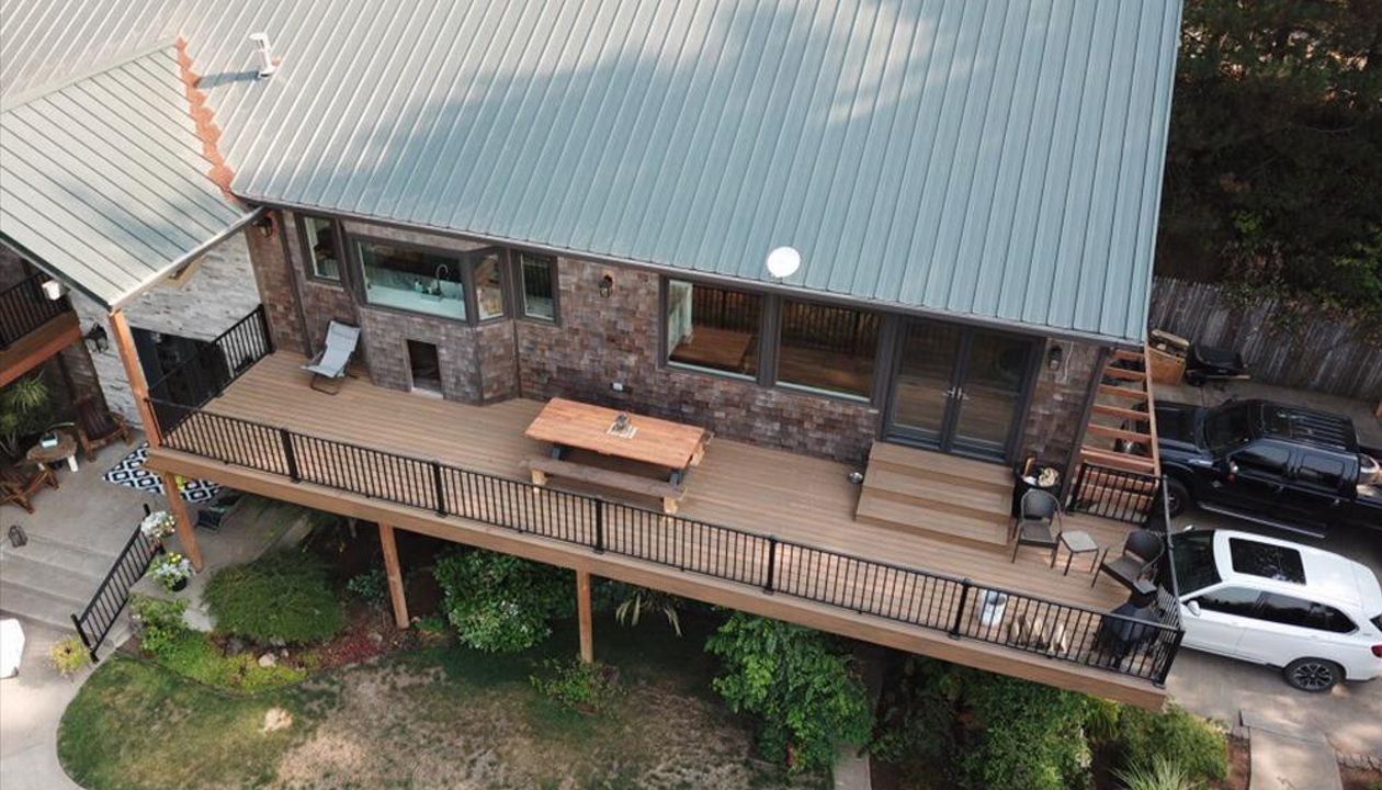 Trex Decking with Trex Signature Cocktail Rail Newberg, OR