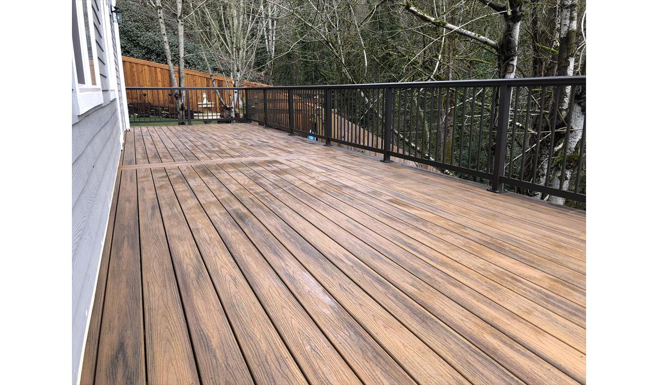 Trex Havana Gold decking. Happy Valley, OR.