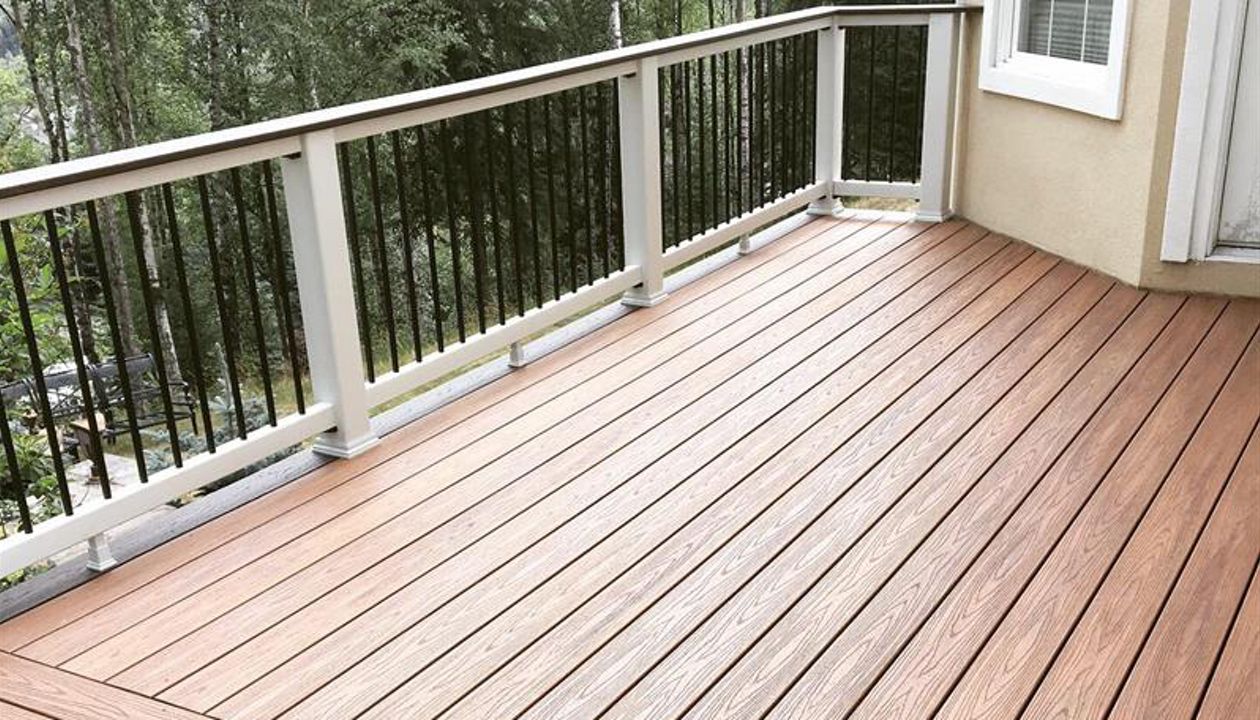 Tiki Torch decking in a simple yet elegant pattern