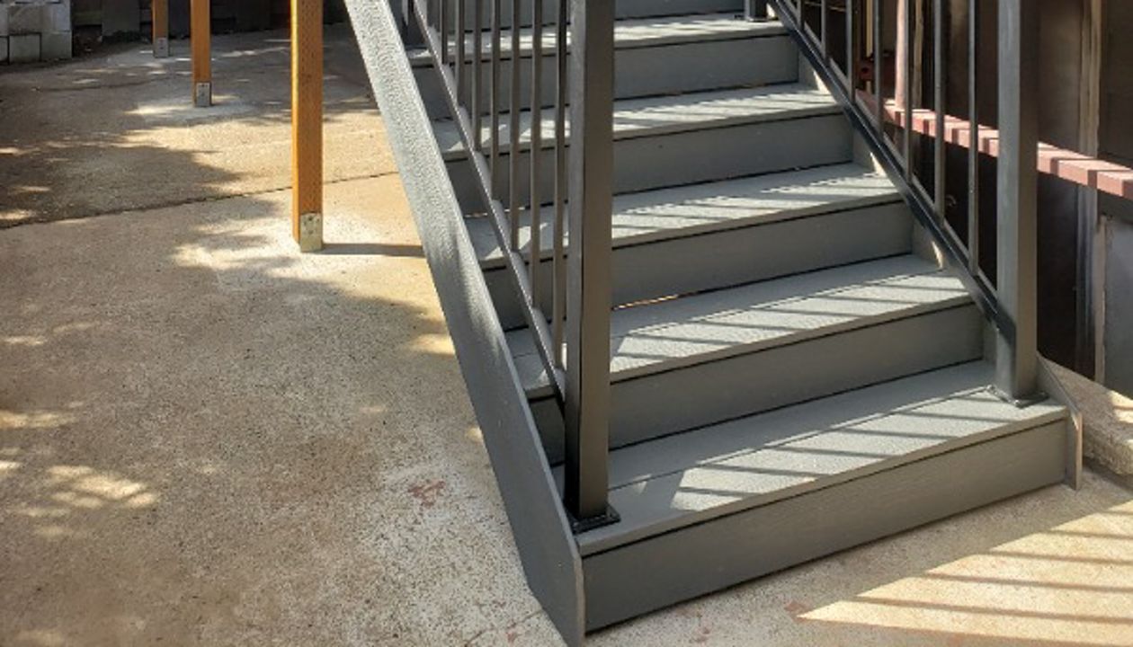 Trex Basics - Clam Shell Pic 1