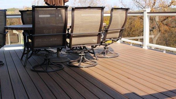 Trex decking in Spiced Rum with Trex railing - Eden Prairie