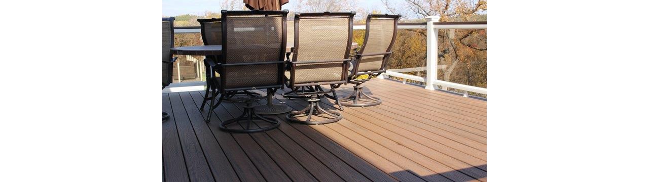 Trex decking in Spiced Rum with Trex railing - Eden Prairie