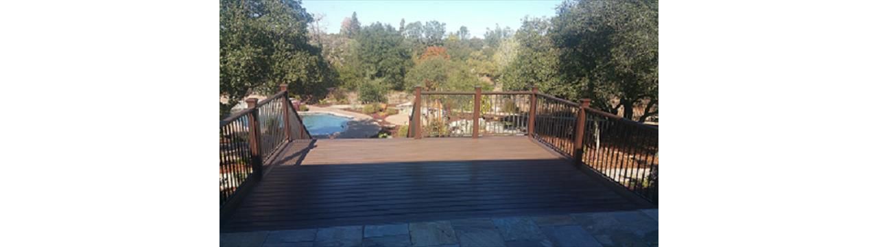Trex Tropical Spiced Rum with Reveal powder coat railing