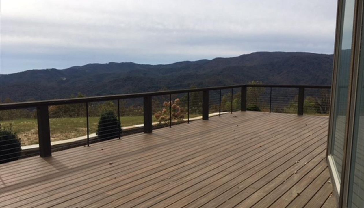 Trex Transcend Havana Gold deck includes views of VA, TN & NC!