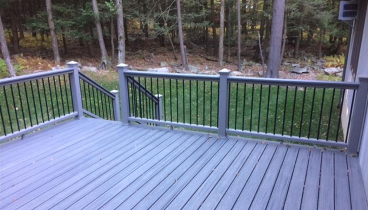 Trex Transcend deck and rail in Split Rock PA. Island Mist Deck and Gravel Path Railings