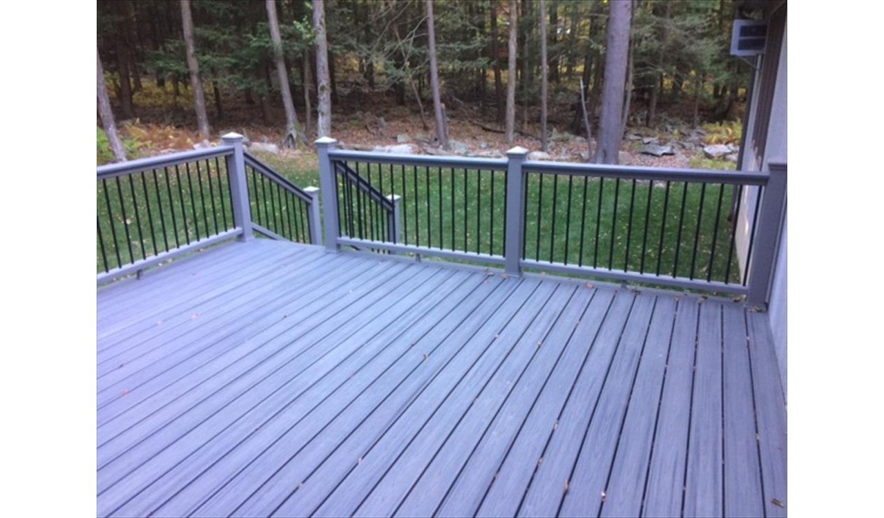 Trex Transcend deck and rail in Split Rock PA. Island Mist Deck and Gravel Path Railings