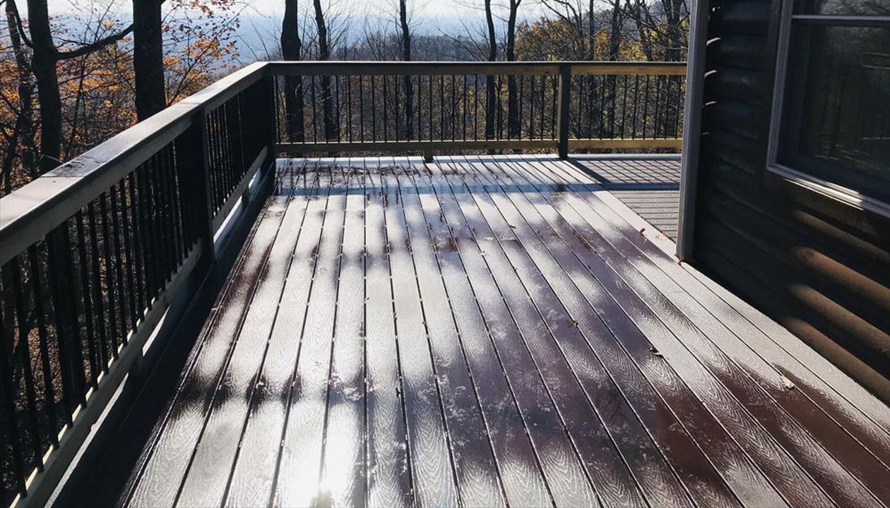 This Trex Select Madeira deck wraps around this home with a fantastic view of the mountains