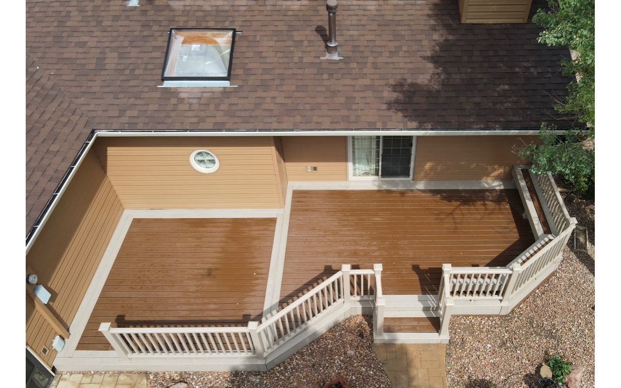 Trex deck with a Rope Swing border and railing. Saddle is used for the field.