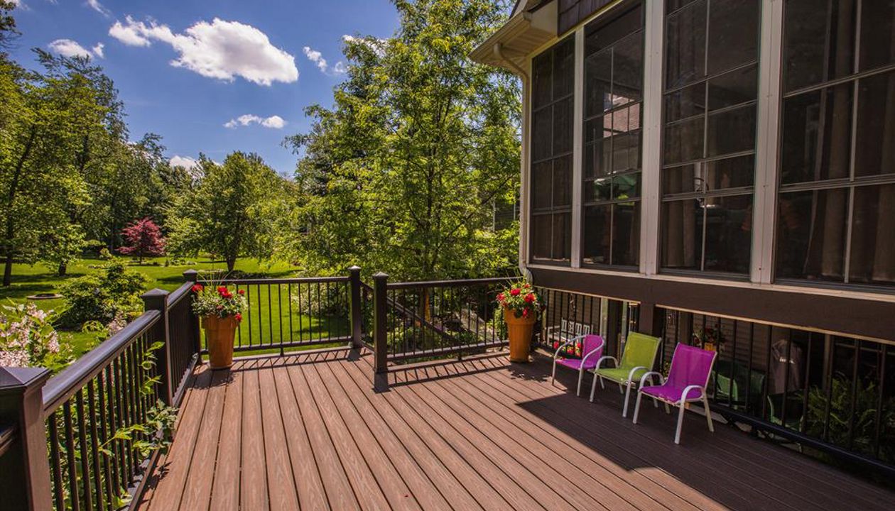 Spiced Rum deck with Transcend Black Railing