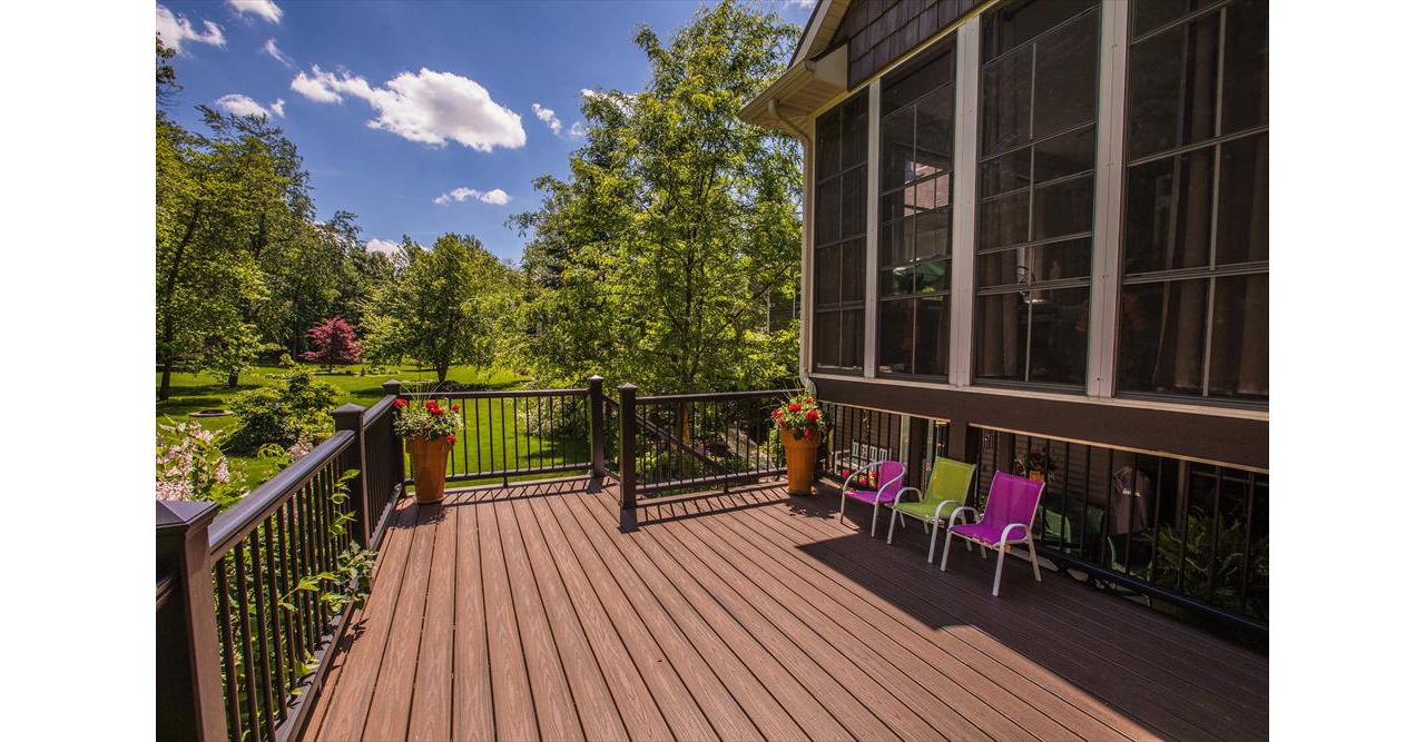 Spiced Rum deck with Transcend Black Railing