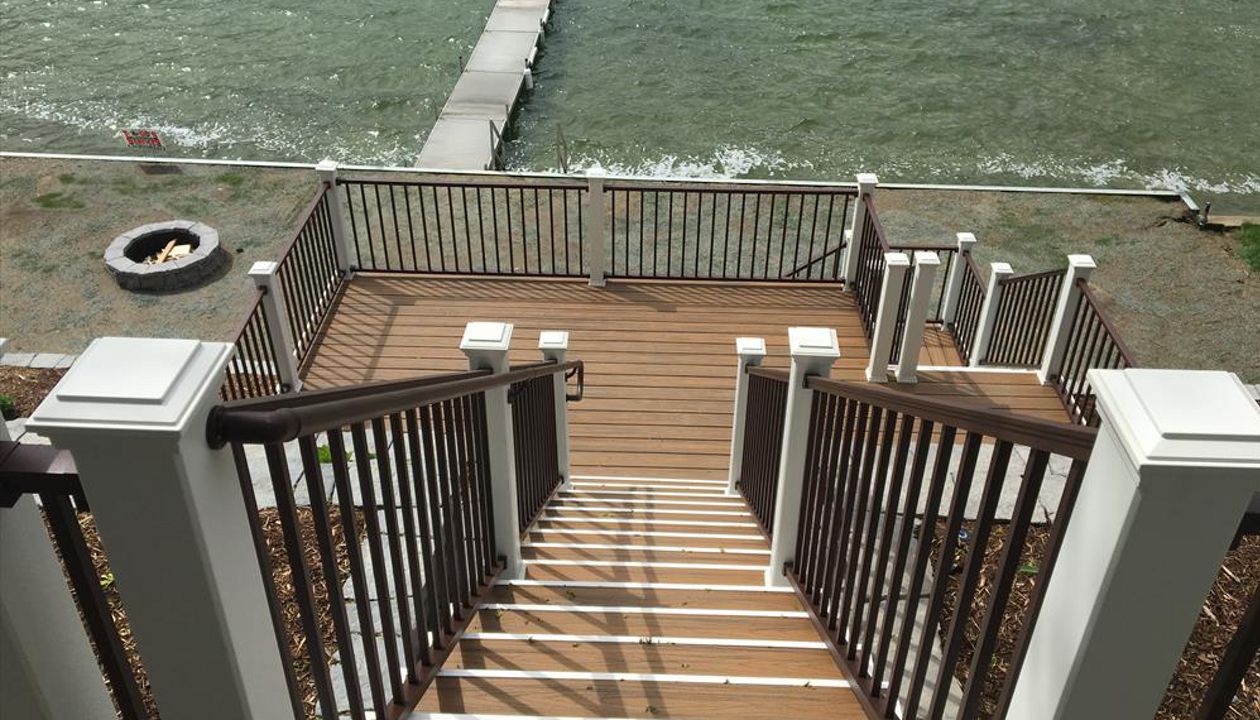 Trex Transcend Spiced Rum decking with Trex Signature Railing and Classic White Transcend post sleeves