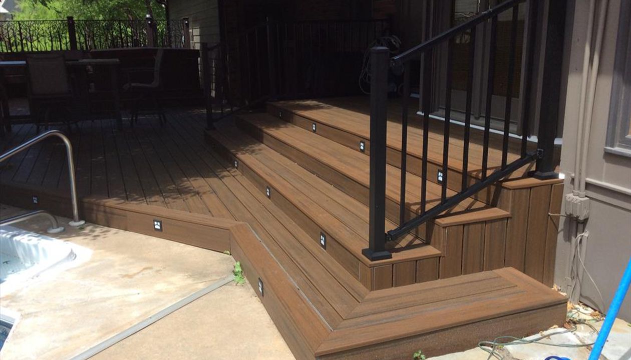 Trex Transcend Spiced Rum decking and Signature railing in Wichita, KS