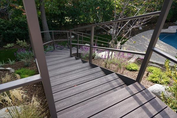 Trex Transcend deck in Vintage Lantern