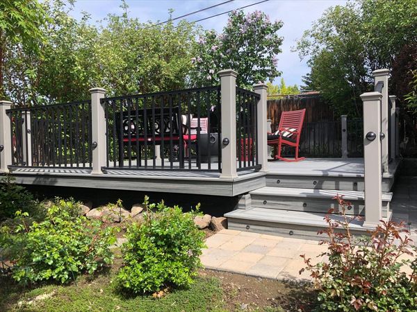 Transcends Decking: Island Mist & Black Reveal Railing