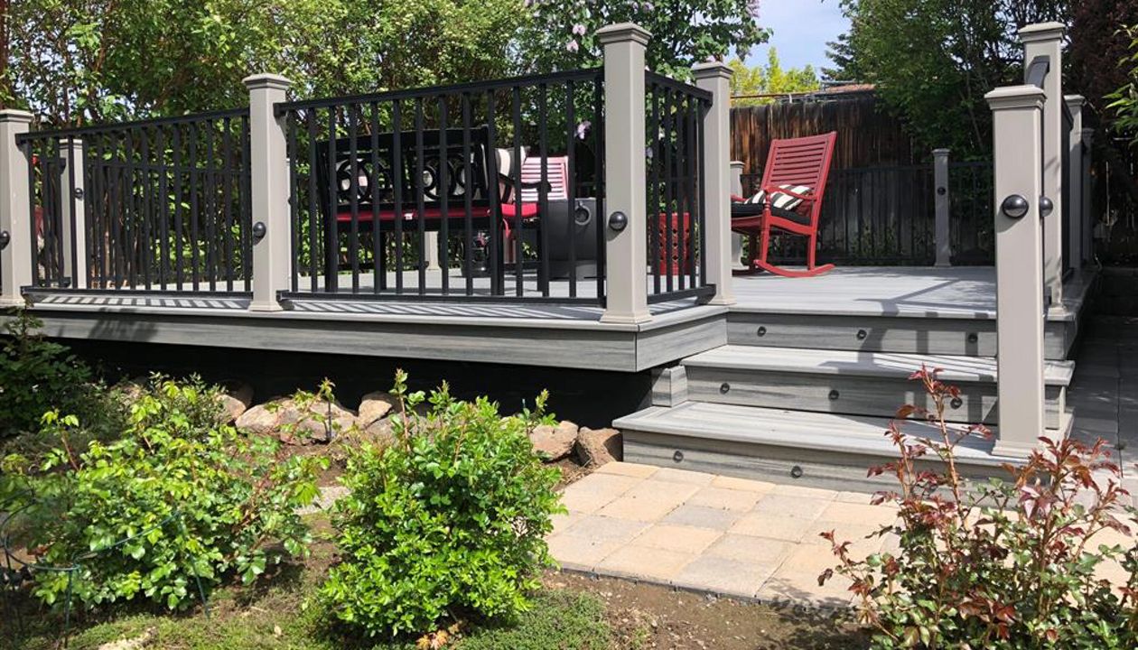 Transcends Decking: Island Mist & Black Reveal Railing