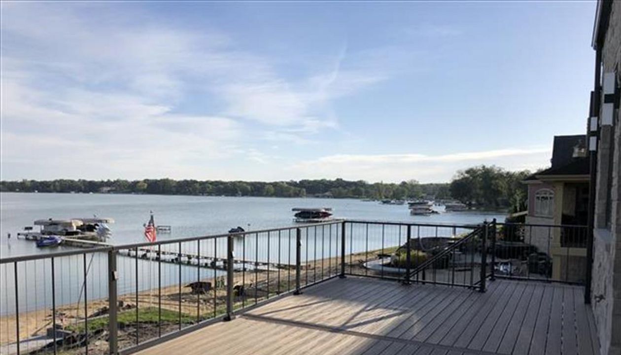 Cedar Lake, Indiana - Havana Gold Decking