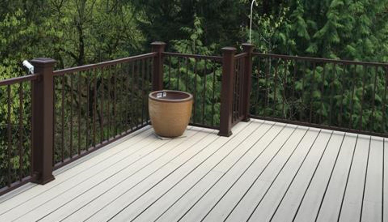 Trex Transcend railing with aluminum balusters.