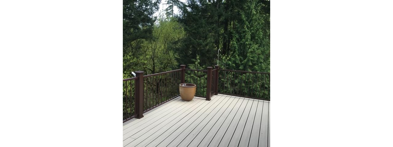 Trex Transcend railing with aluminum balusters.