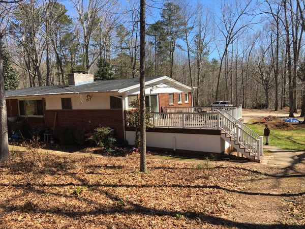 Trex Transcend Spiced Rum deck and Transcend railing in Raleigh, NC