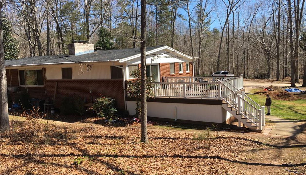 Trex Transcend Spiced Rum deck and Transcend railing in Raleigh, NC