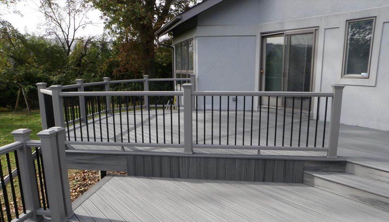 Trex Transcend Island Mist Decking, Gravel Path Transcend Railing
