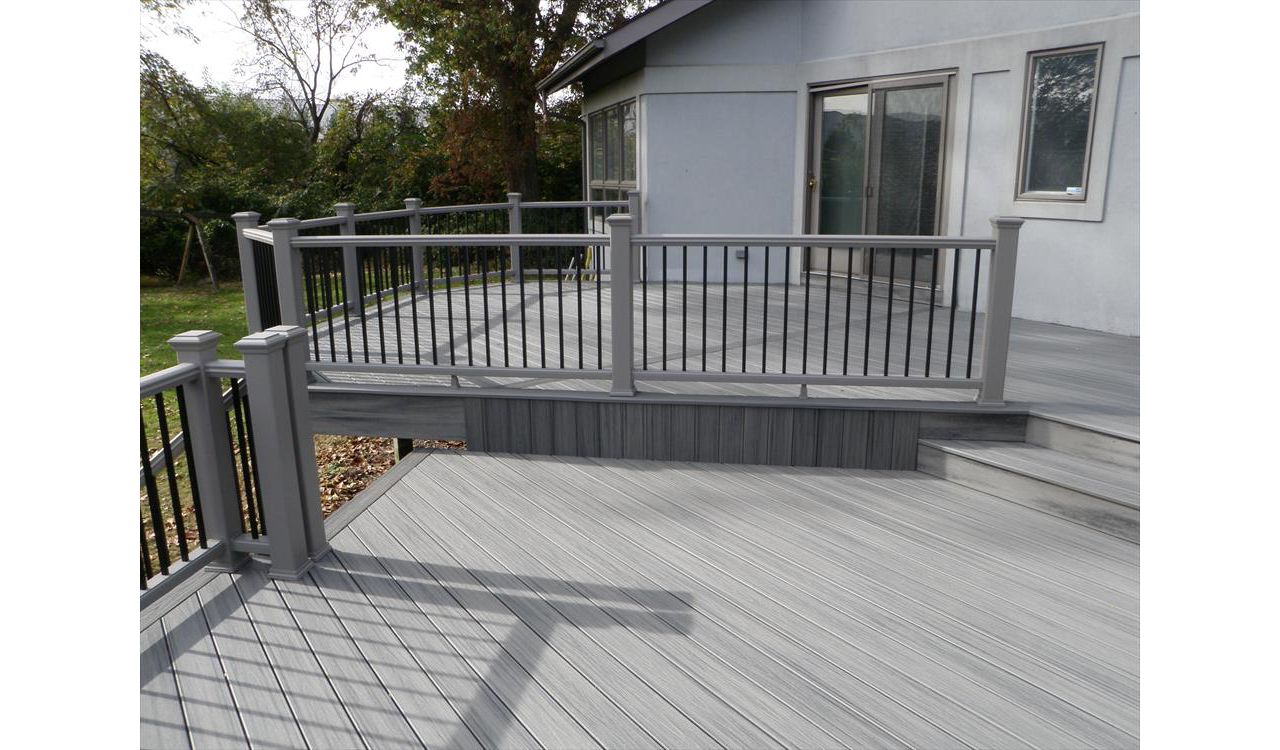 Trex Transcend Island Mist Decking, Gravel Path Transcend Railing