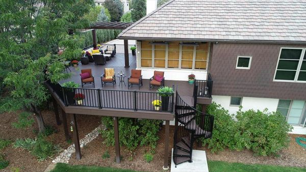 Trex Transcend Deck with Black Signature Aluminum railing with Trex Spiral Staircase