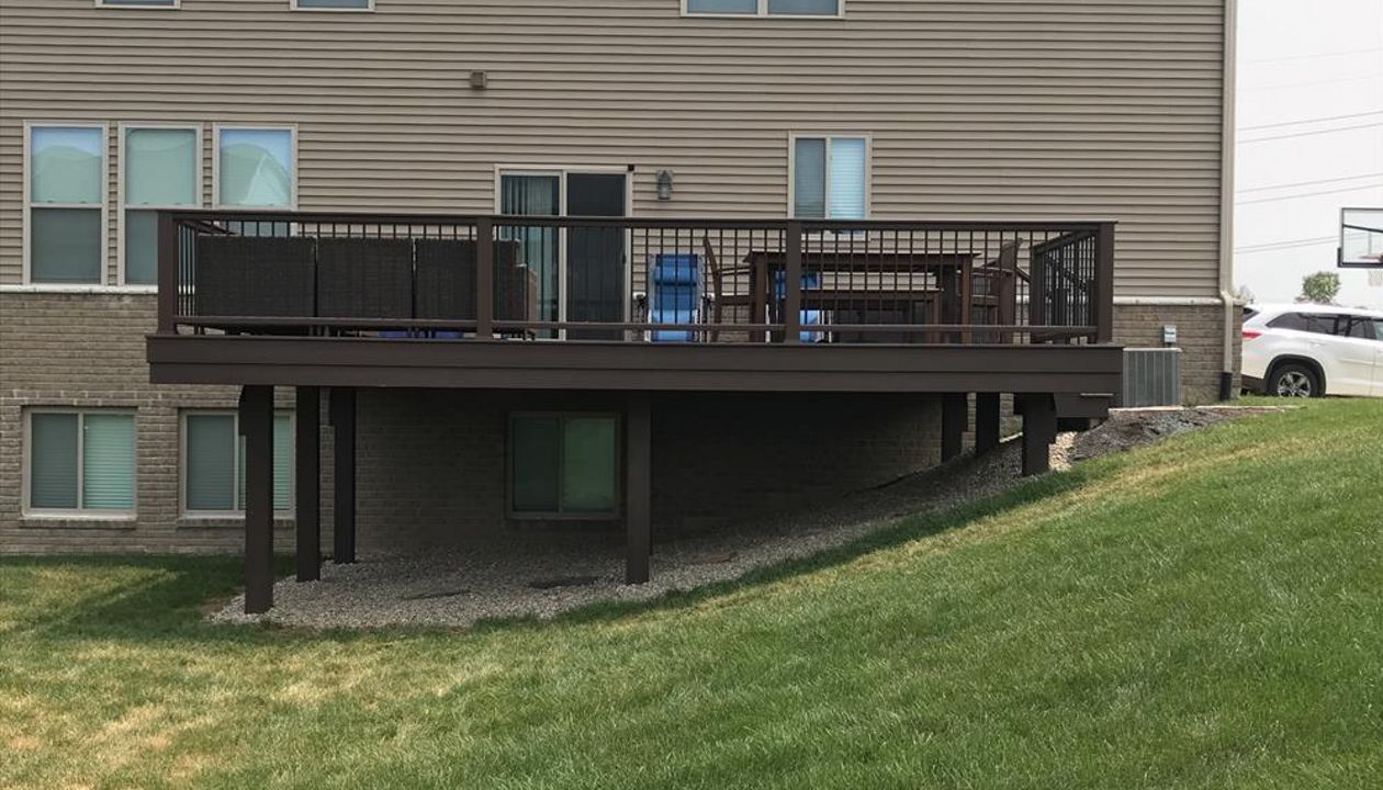 Trex Transcend Vintage Lantern Border/Fascia W/ Trex Transcend Spiced Rum Deck Boards, Trex Transcent Cocktail Style Rail W/ Trex Transcend Black Aluminum Balusters, Oakland, MI