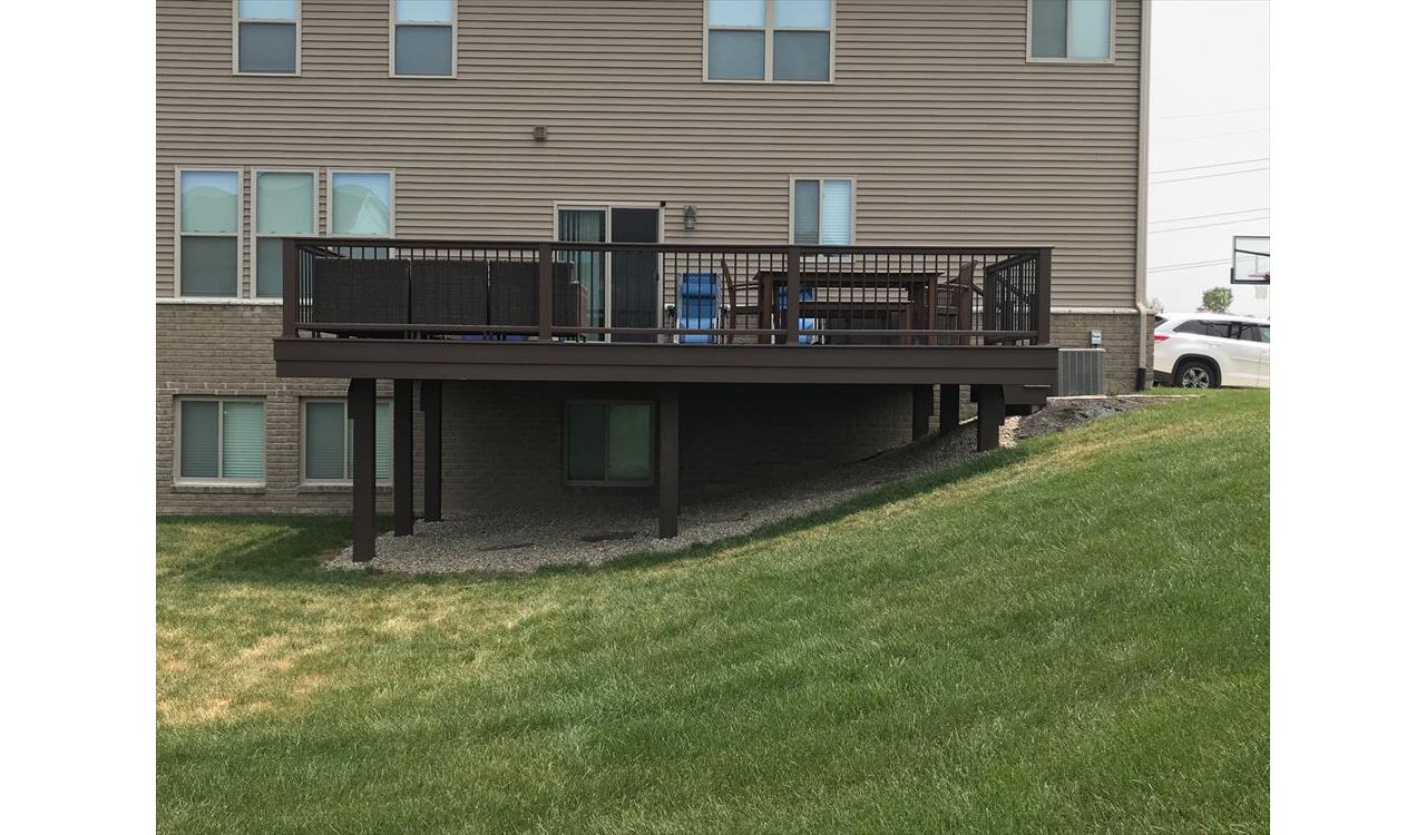 Trex Transcend Vintage Lantern Border/Fascia W/ Trex Transcend Spiced Rum Deck Boards, Trex Transcent Cocktail Style Rail W/ Trex Transcend Black Aluminum Balusters, Oakland, MI