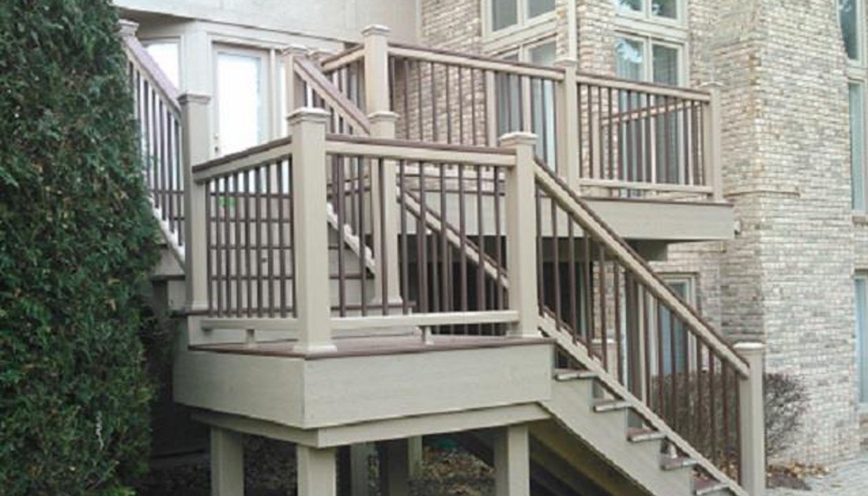 Transcends Decking With Transcends Universal Railing
