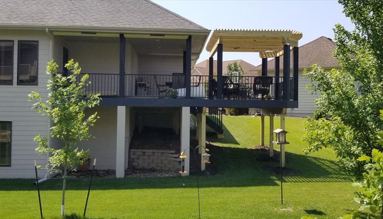 Trex Pebble Grey with Winchester Grey