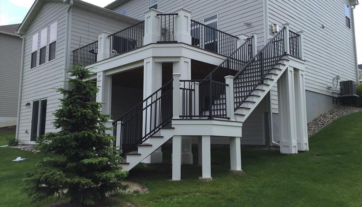 Trex Composite Deck &amp; Stairs with Aluminum Railing between Trex Composite Posts