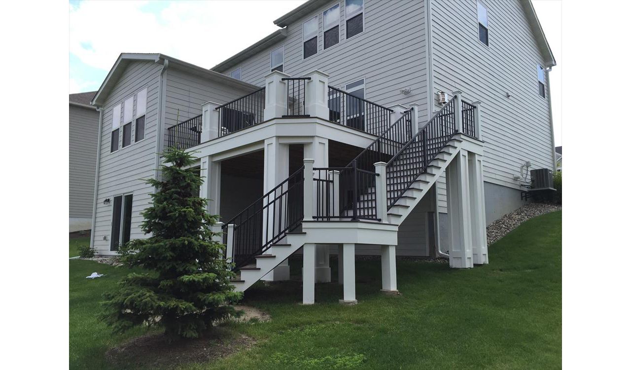 Trex Composite Deck &amp; Stairs with Aluminum Railing between Trex Composite Posts