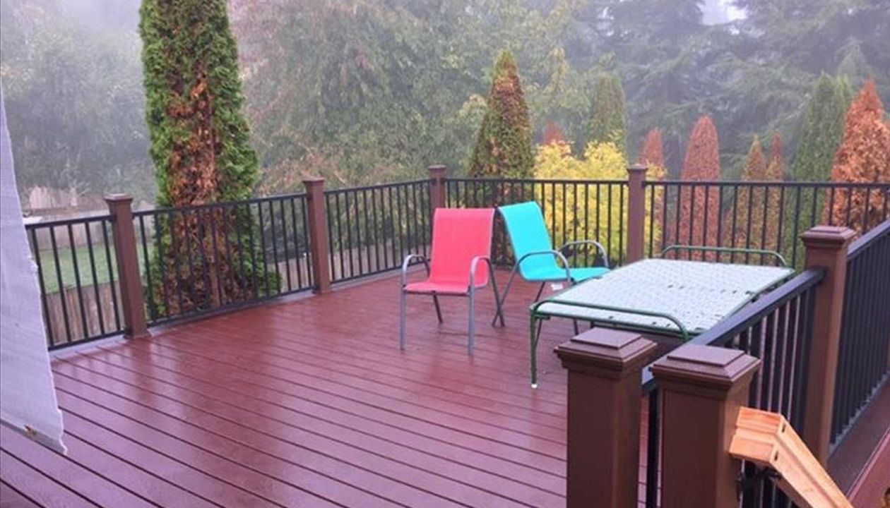 Trex Select Madeira Decking with Trex Signature Railing