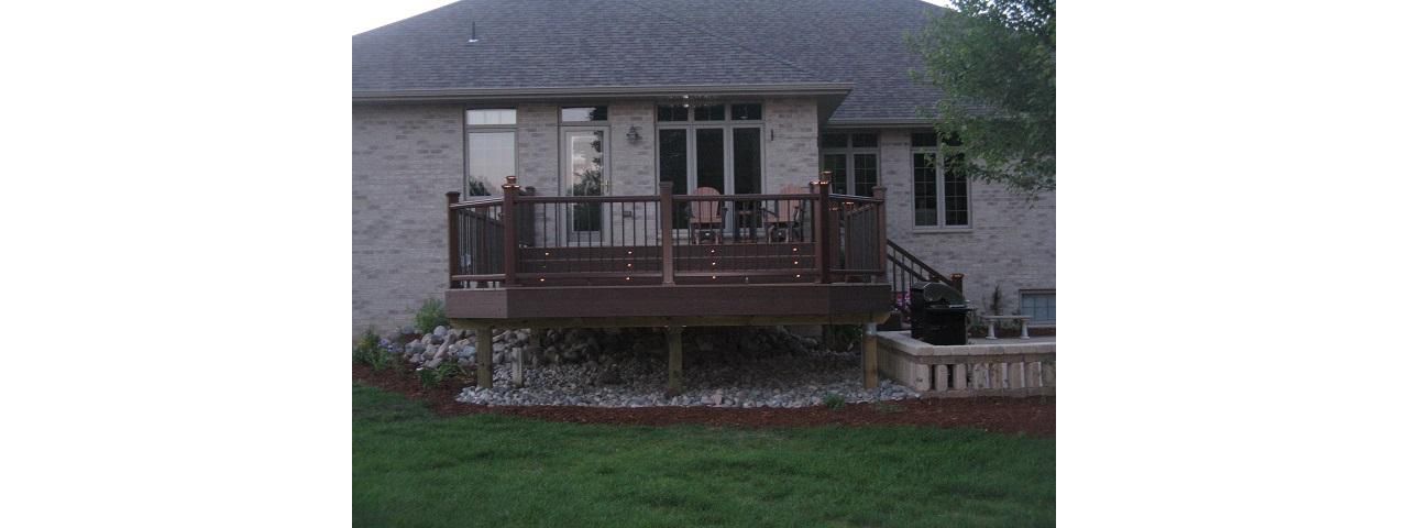 Hobart - Tiki Torch decking, Transcend rail, Trex lighting